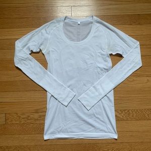 Lululemon long sleeve swiftly tech